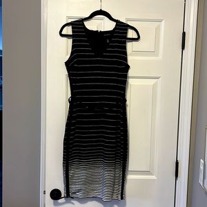 White House black market, belted, black and white blind dress size 6.